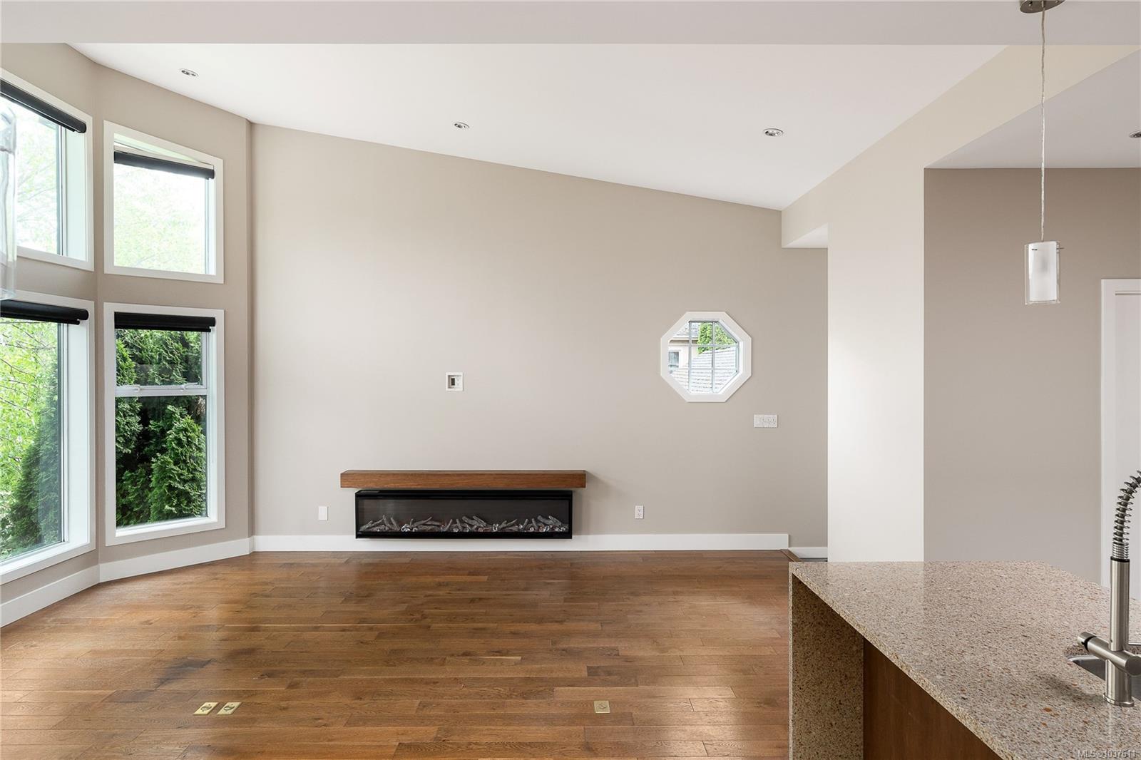 2591 Penrhyn St Unit: TH2
