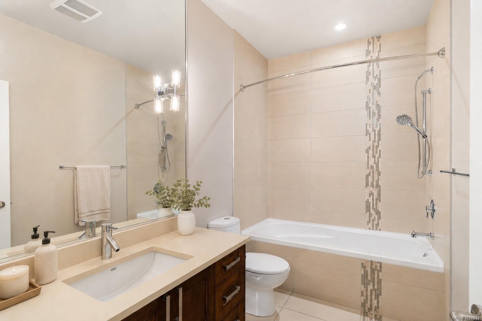 2591 Penrhyn St Unit: TH2