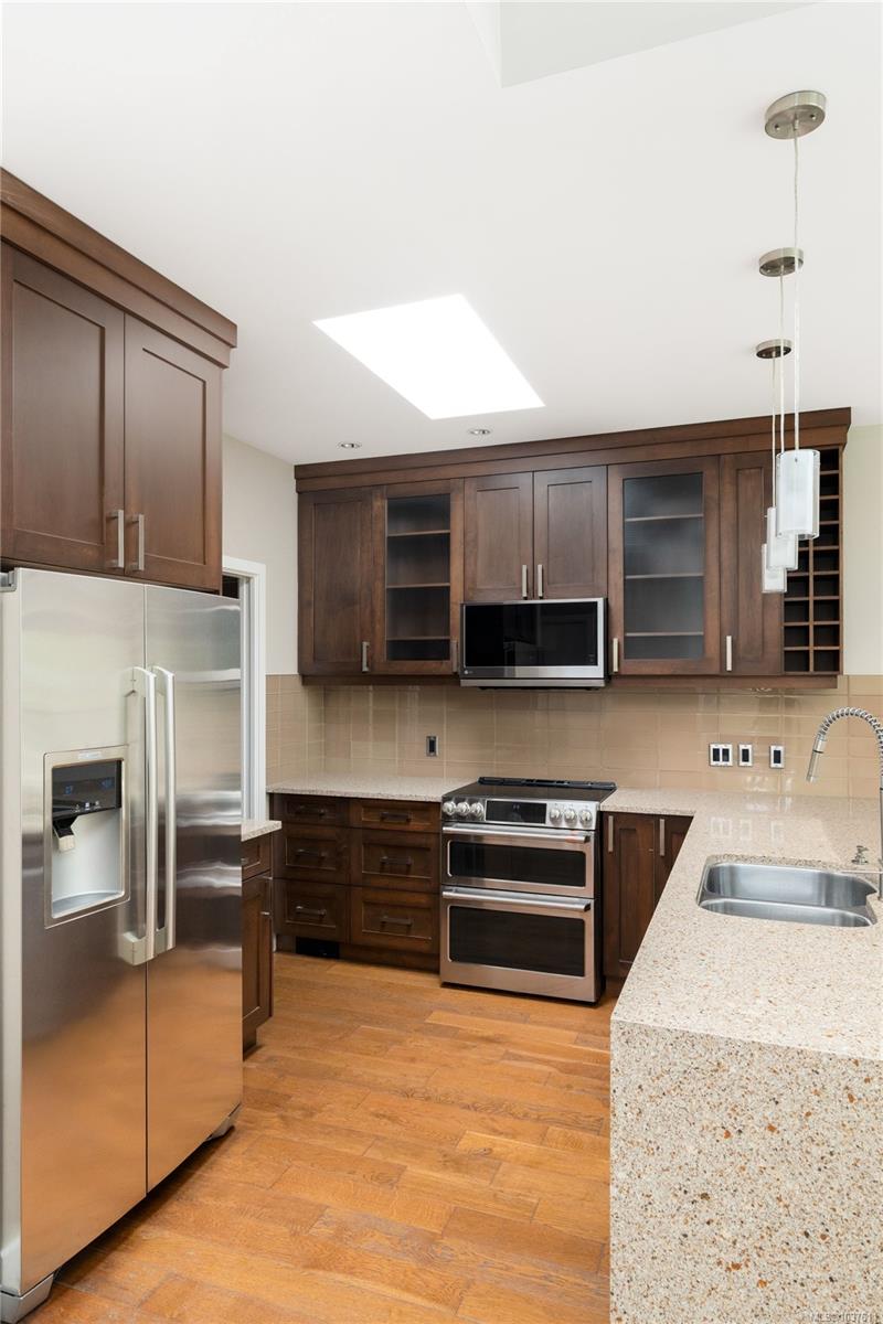 2591 Penrhyn St Unit: TH2