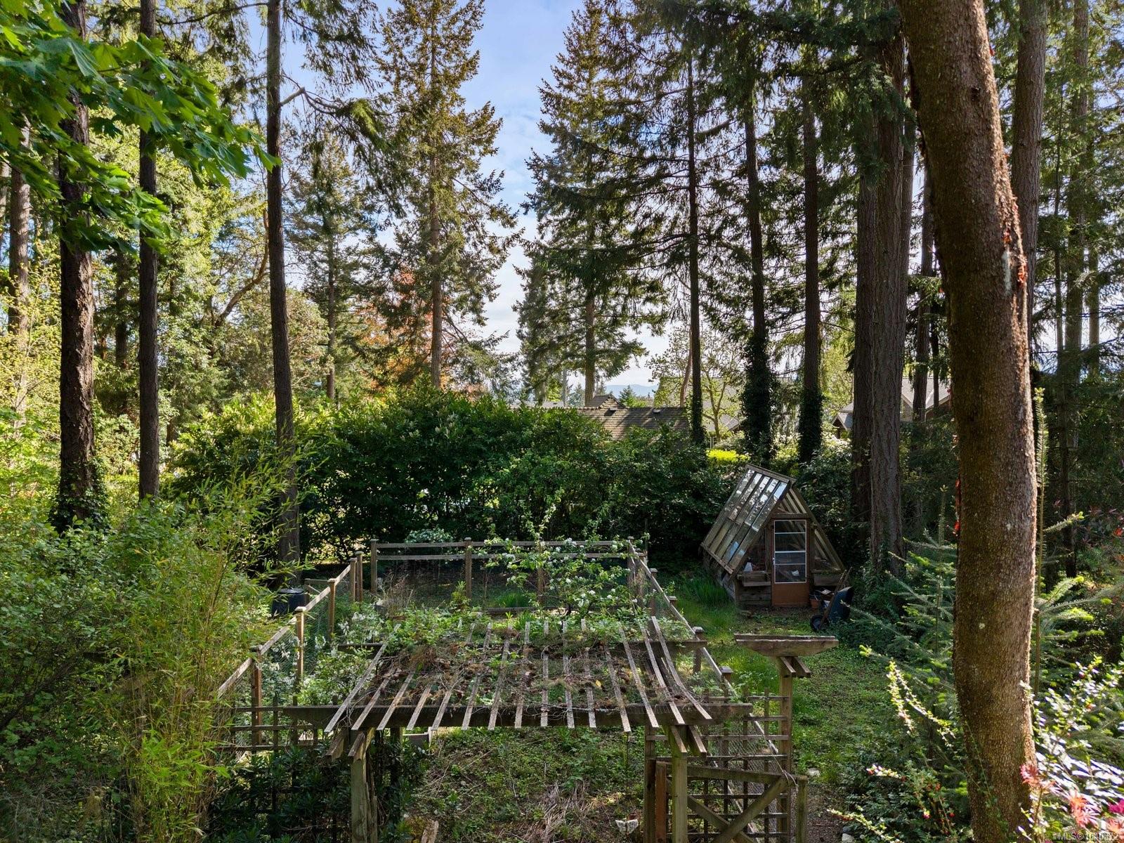 627 Downey Rd