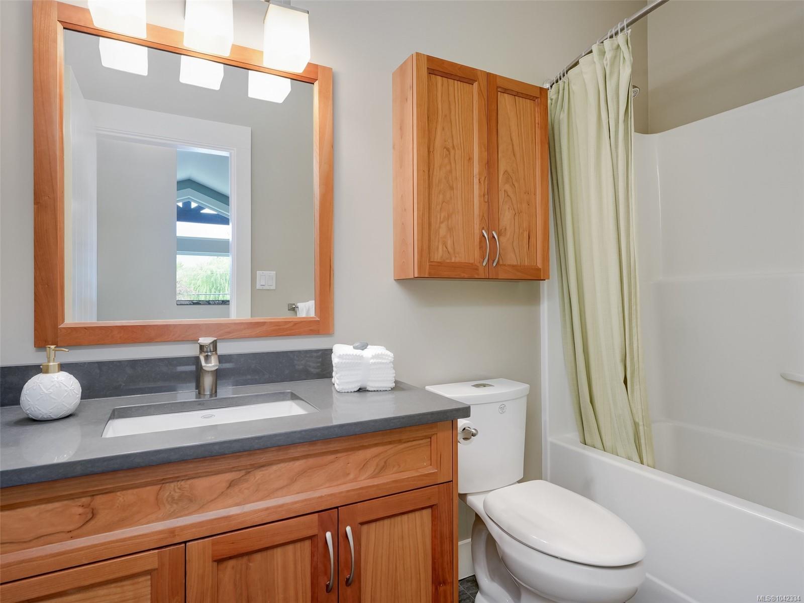 7224 East Saanich Rd