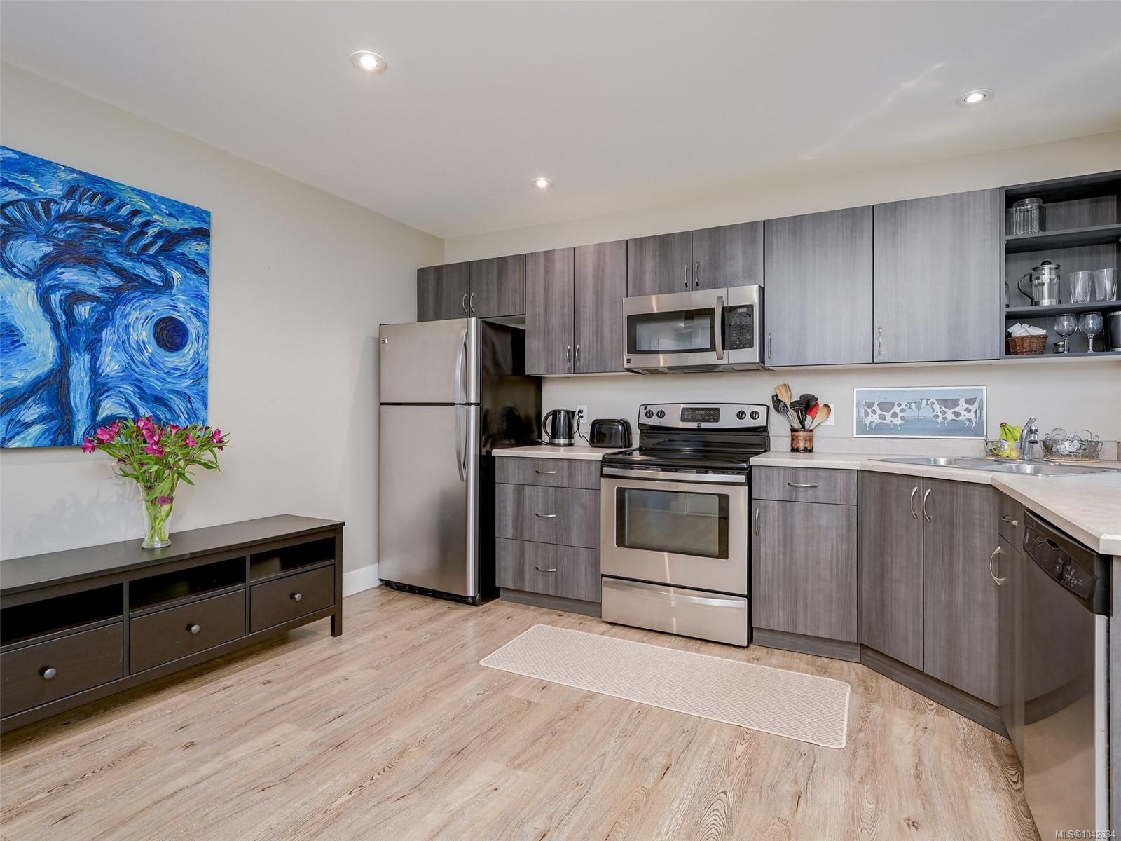 7224 East Saanich Rd