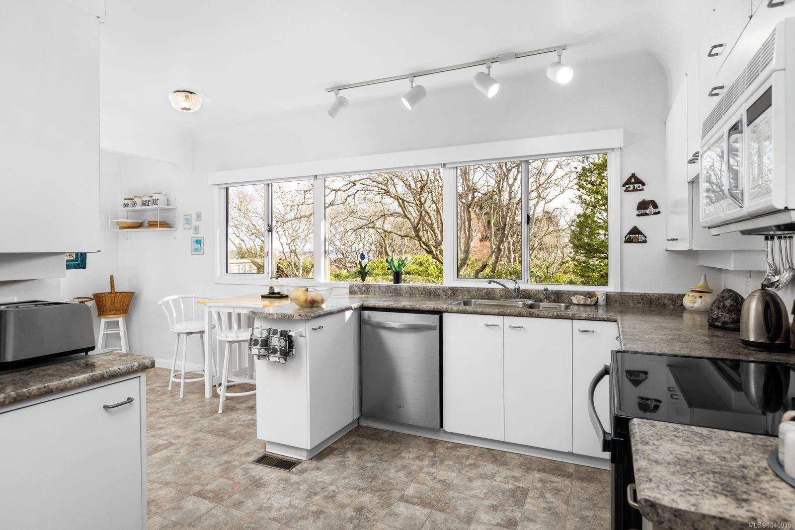 2980 Beach Dr