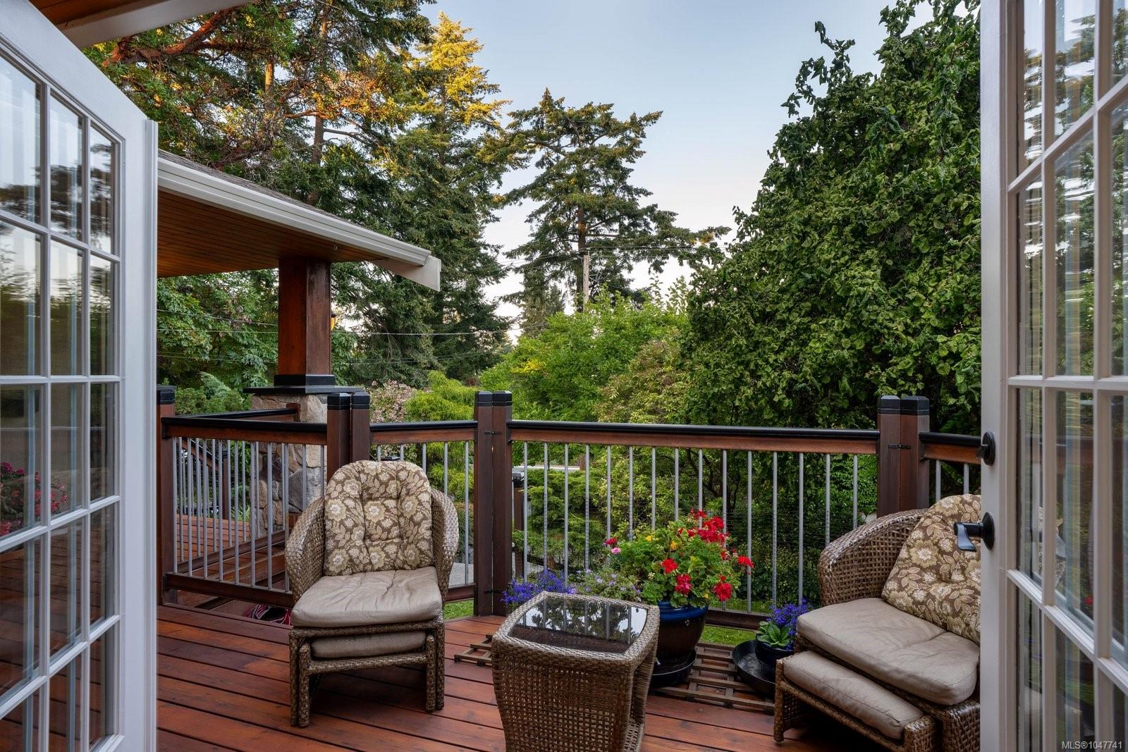 2229 Arbutus Rd E