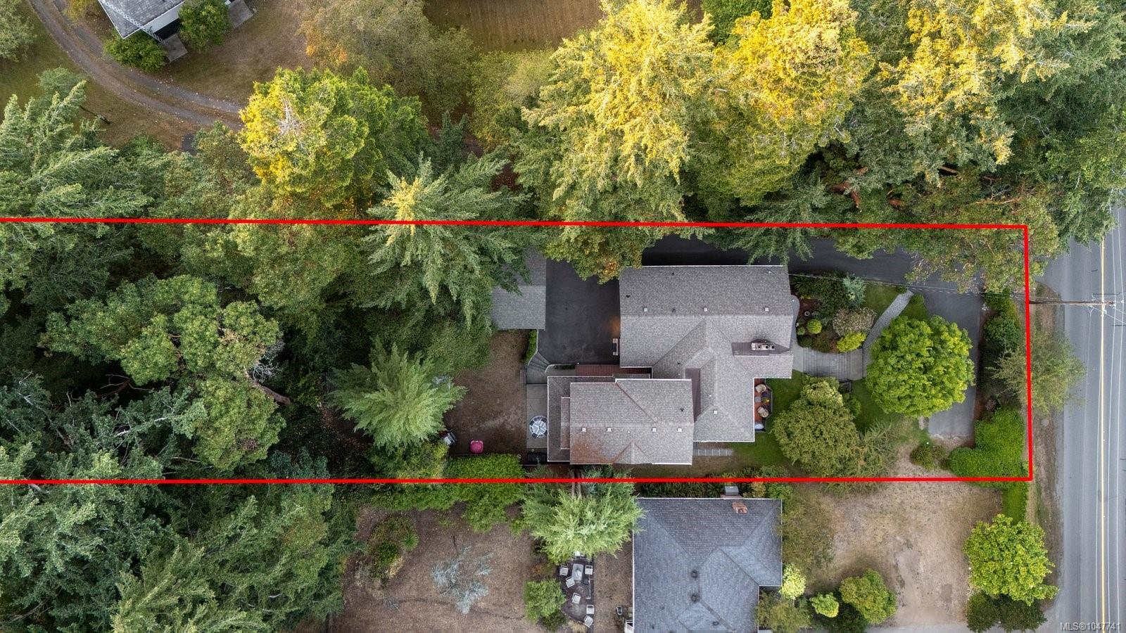 2229 Arbutus Rd E