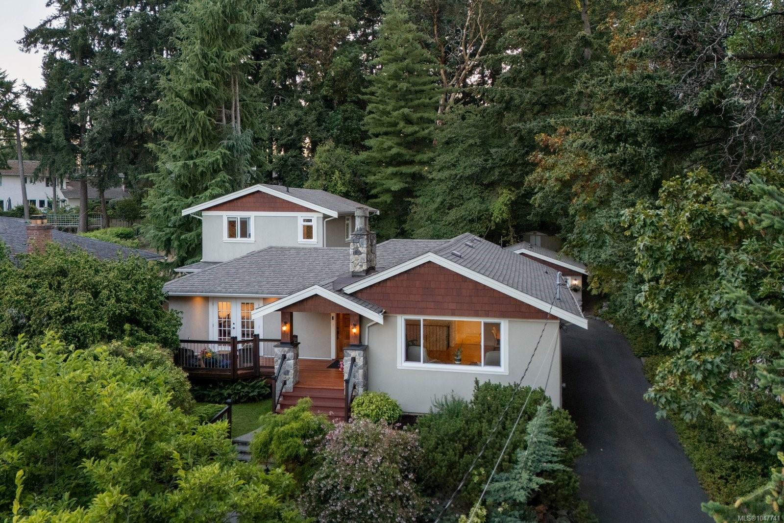 2229 Arbutus Rd E