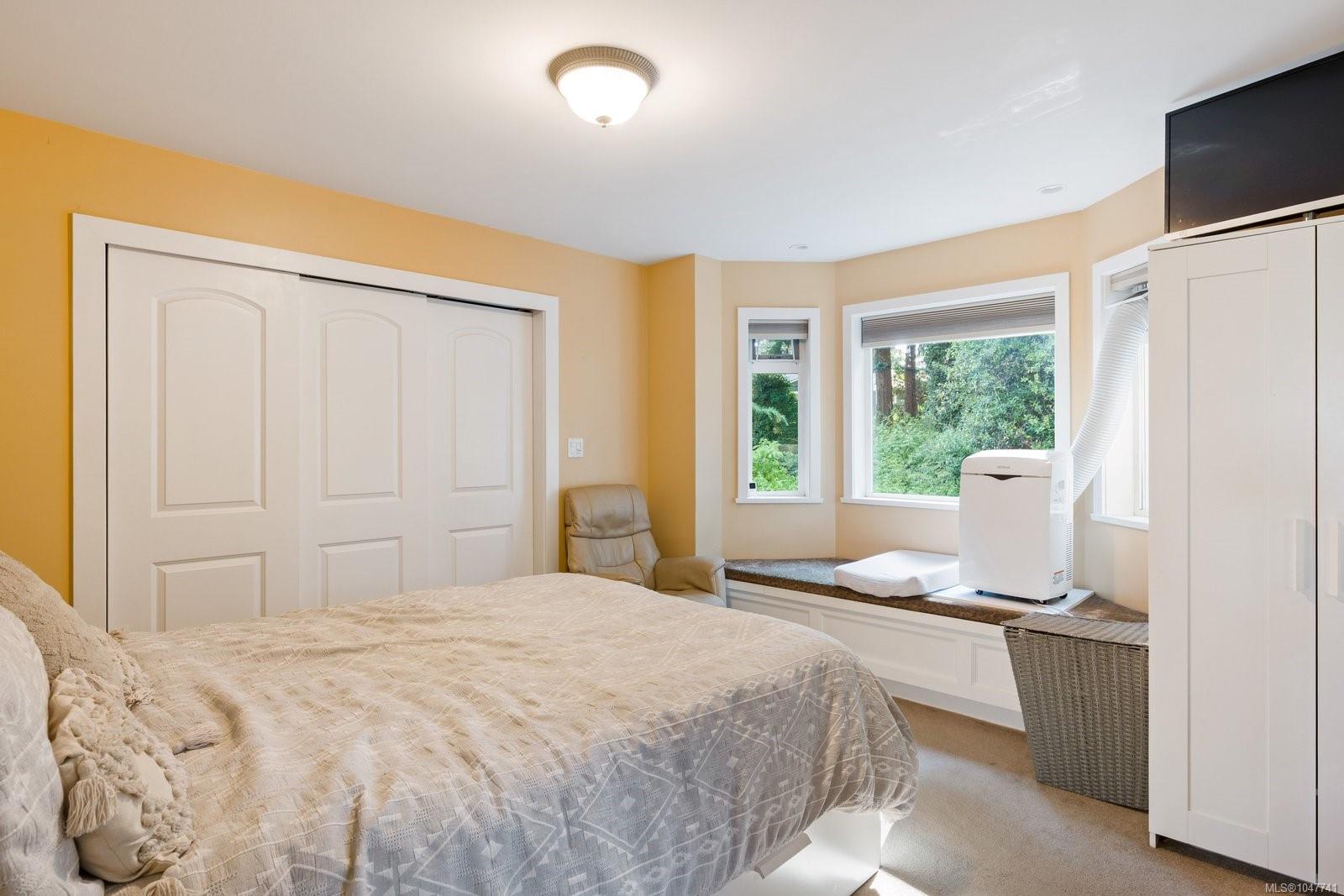 2229 Arbutus Rd E