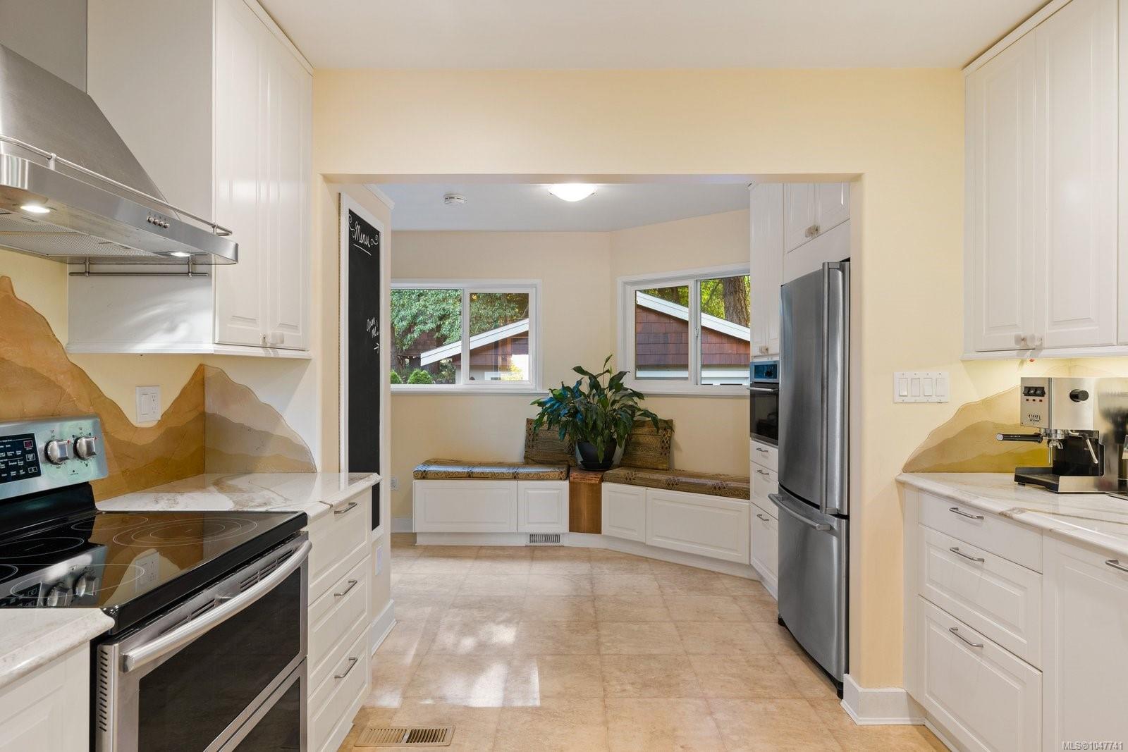 2229 Arbutus Rd E