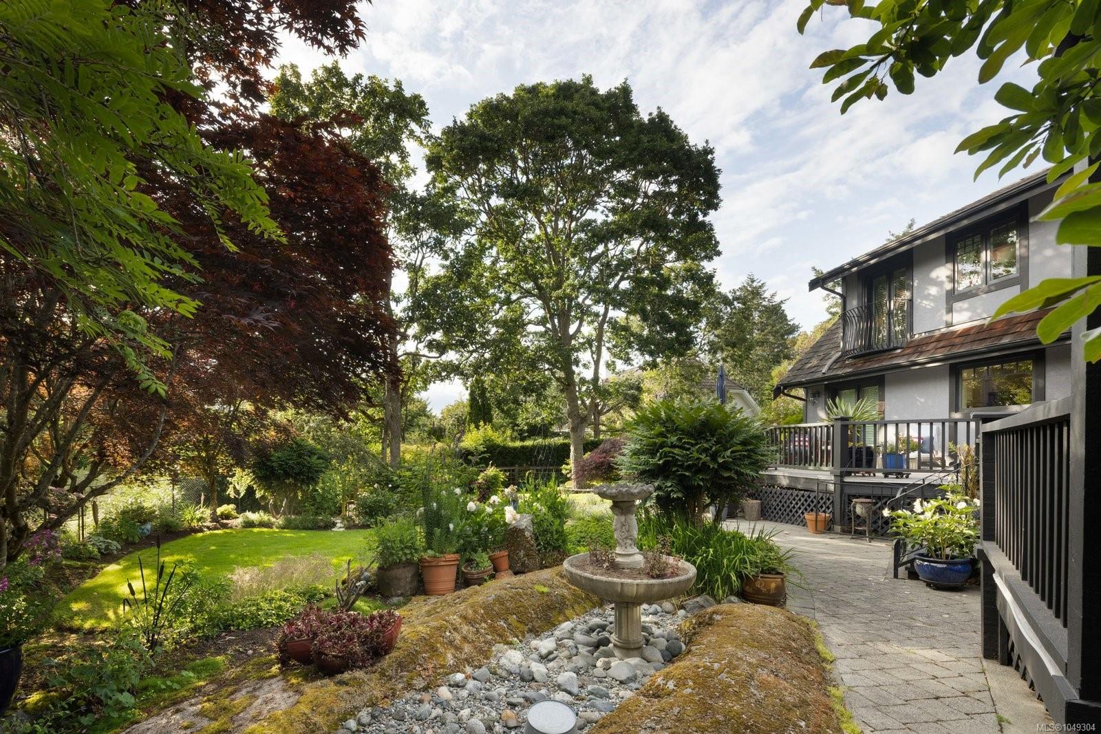 2773 Arbutus Rd