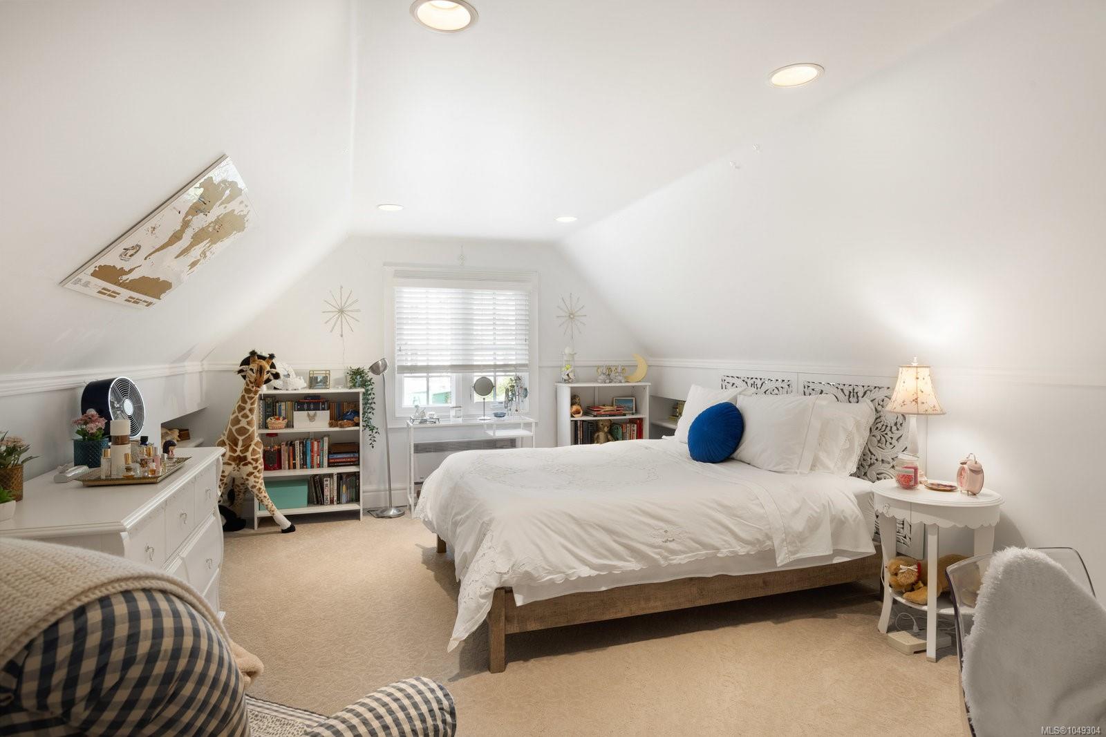 2773 Arbutus Rd