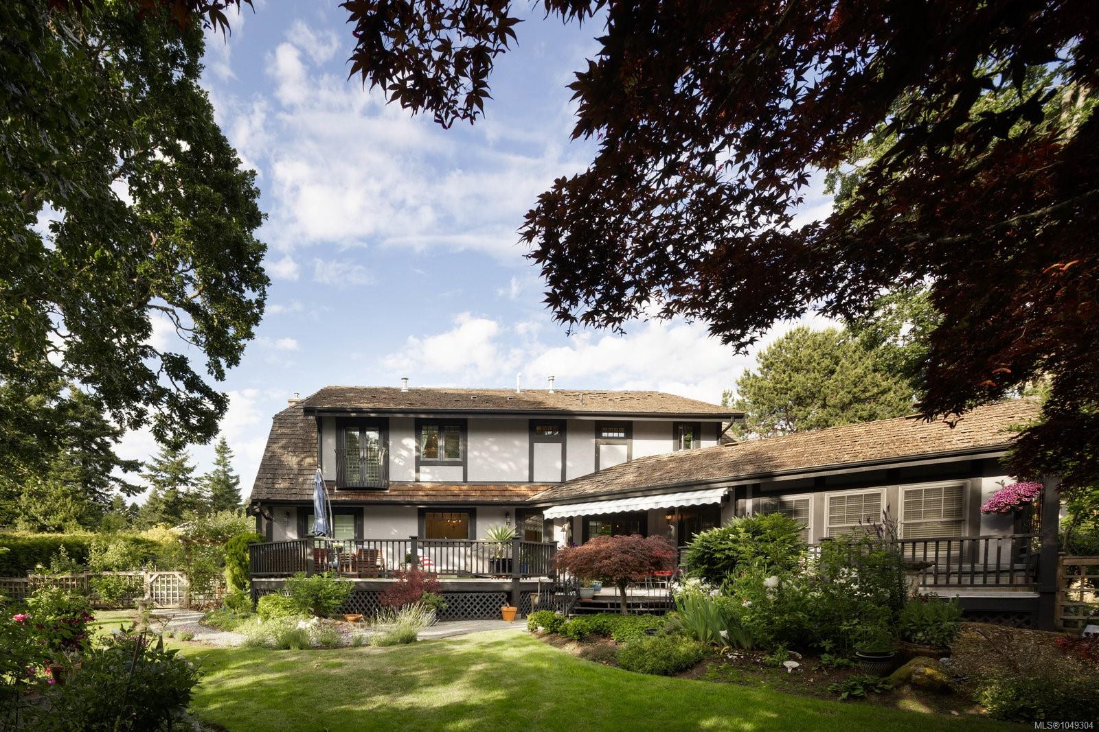 2773 Arbutus Rd