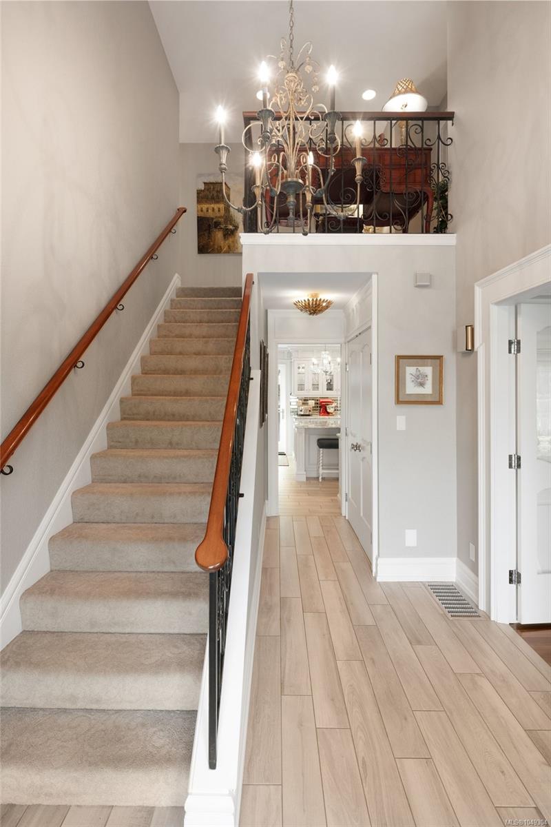 2773 Arbutus Rd