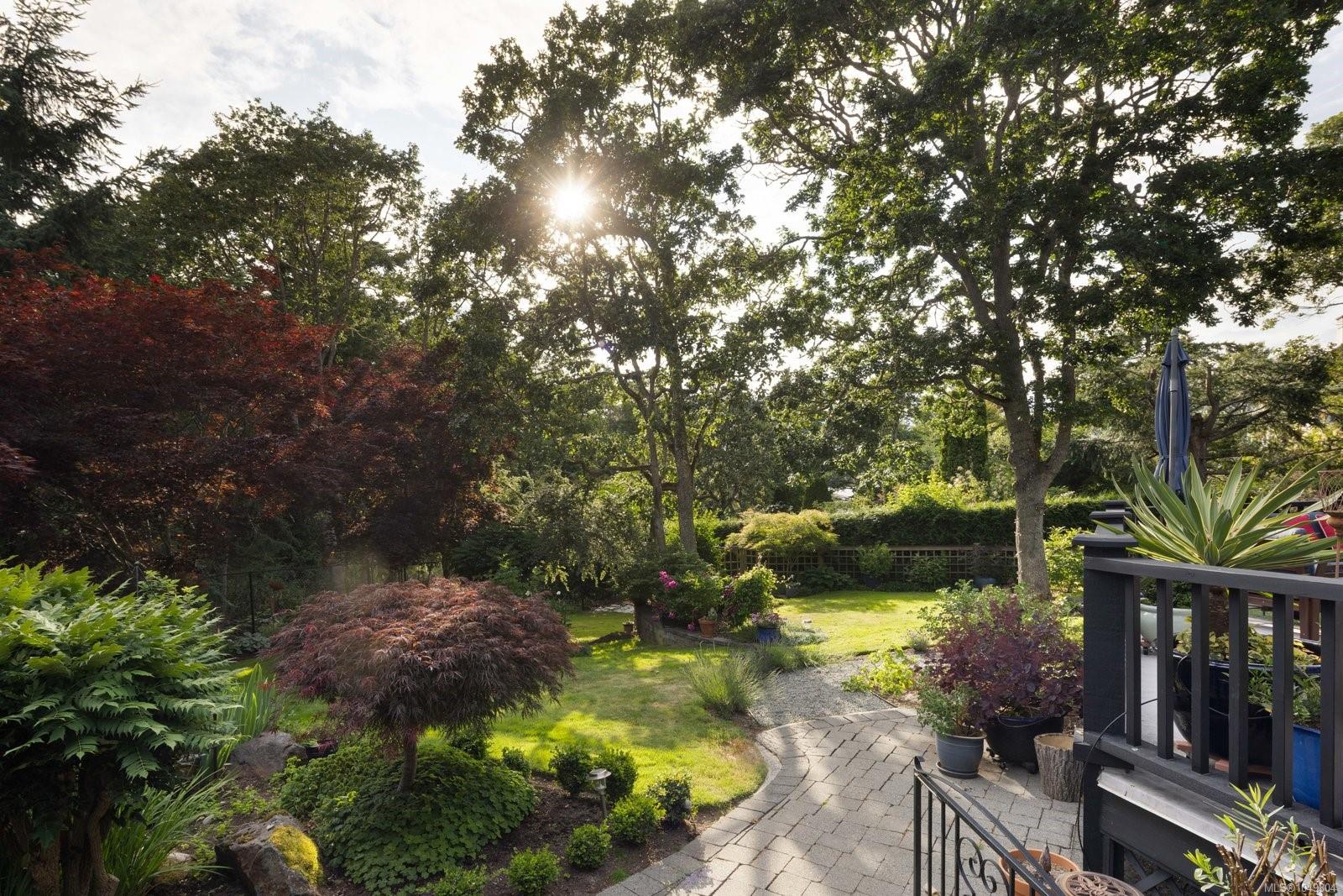 2773 Arbutus Rd