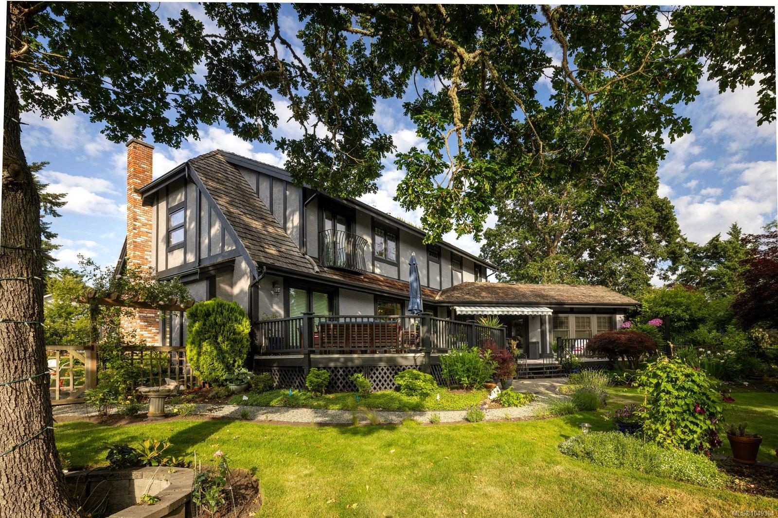 2773 Arbutus Rd