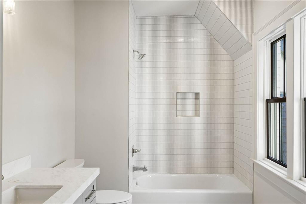 1441 W Wesley Road NW