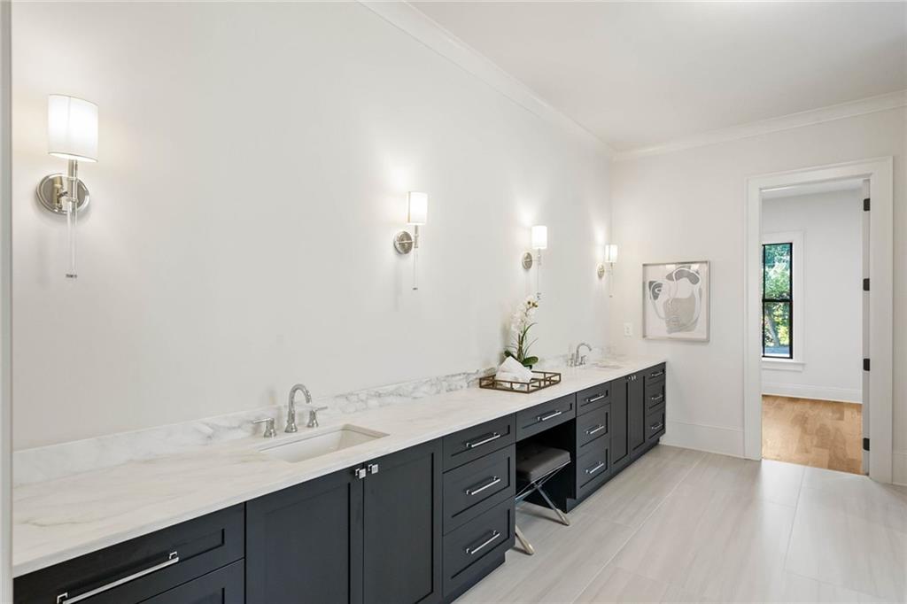 1441 W Wesley Road NW