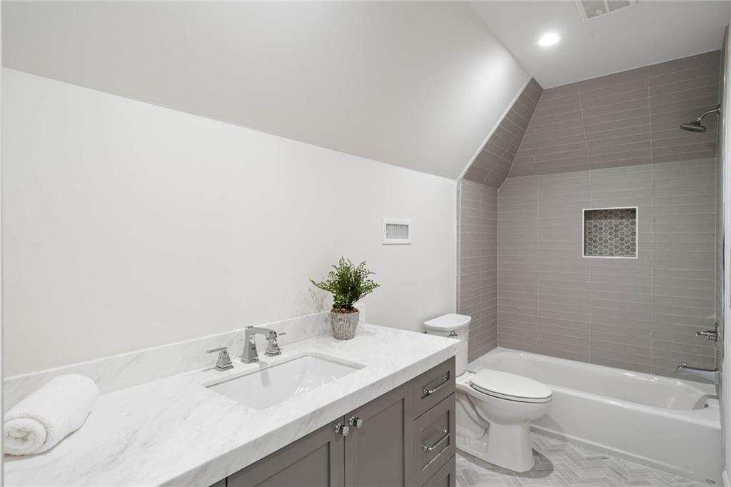 1441 W Wesley Road NW