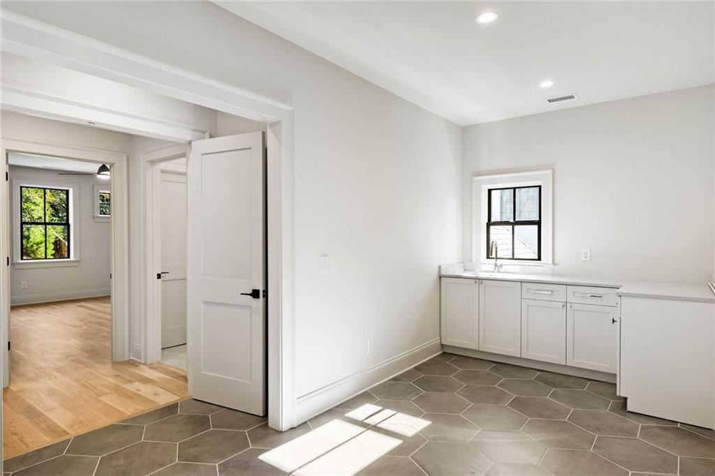 1441 W Wesley Road NW