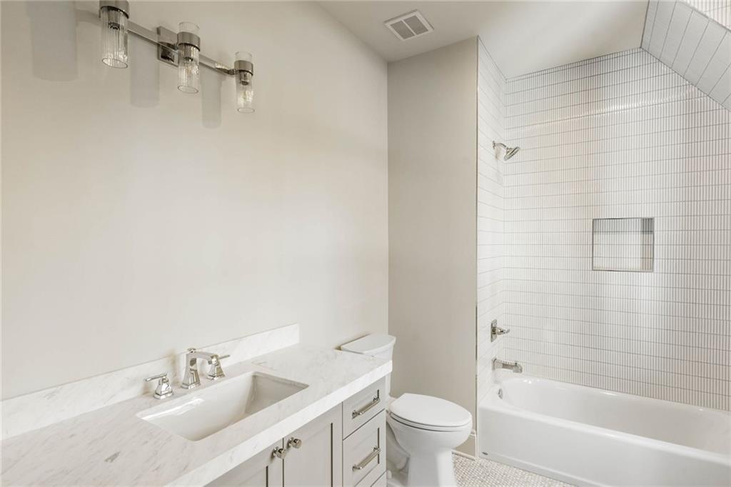 1441 W Wesley Road NW