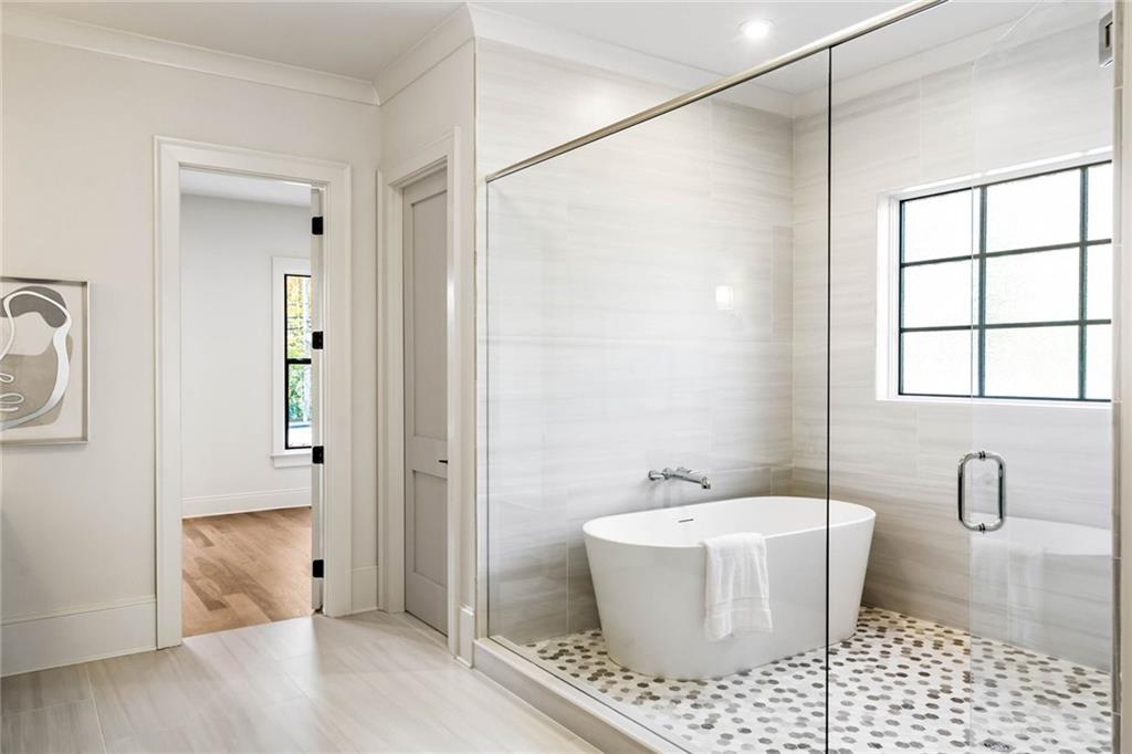 1441 W Wesley Road NW