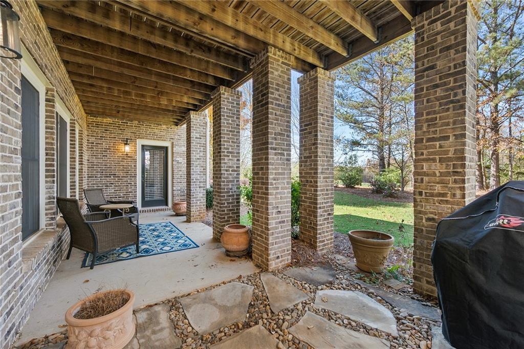 2550 Hillandale Circle
