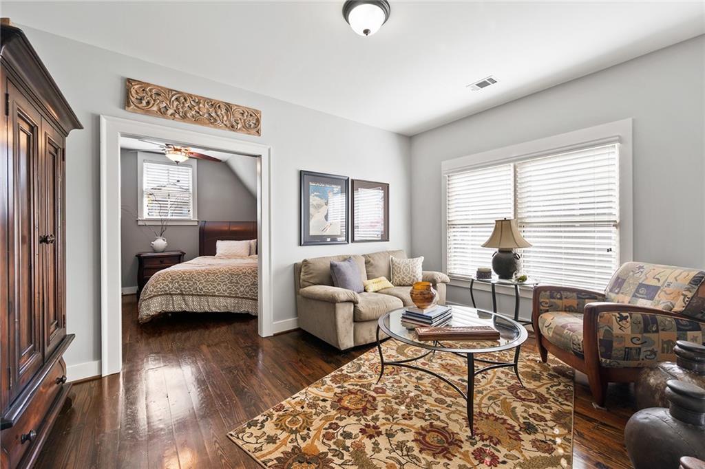 2550 Hillandale Circle