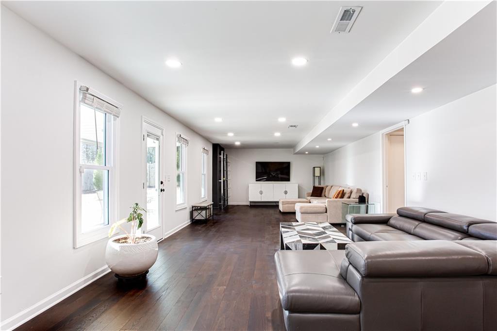 1400 Brentwood Drive