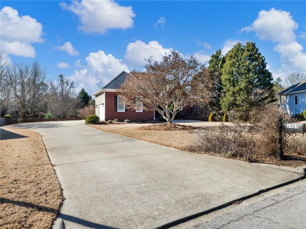 1485 Holly Manor Drive