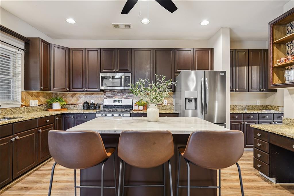 8550 River Walk Landing