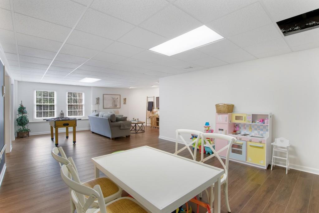 430 Newport Heights