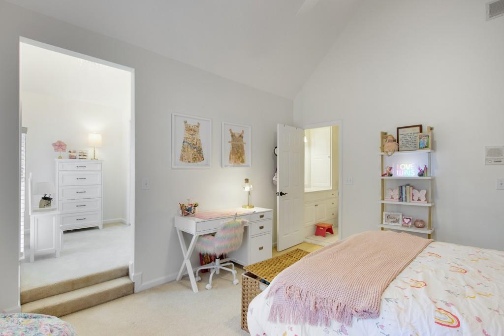 430 Newport Heights