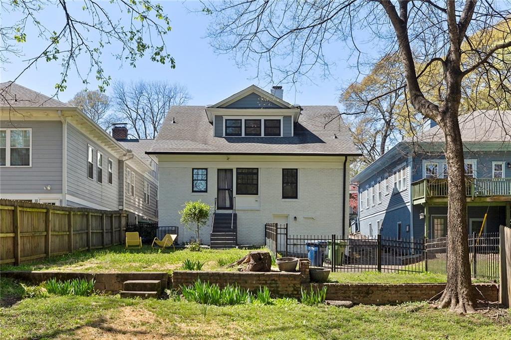 411 Angier Place NE