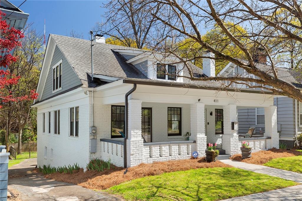 411 Angier Place NE