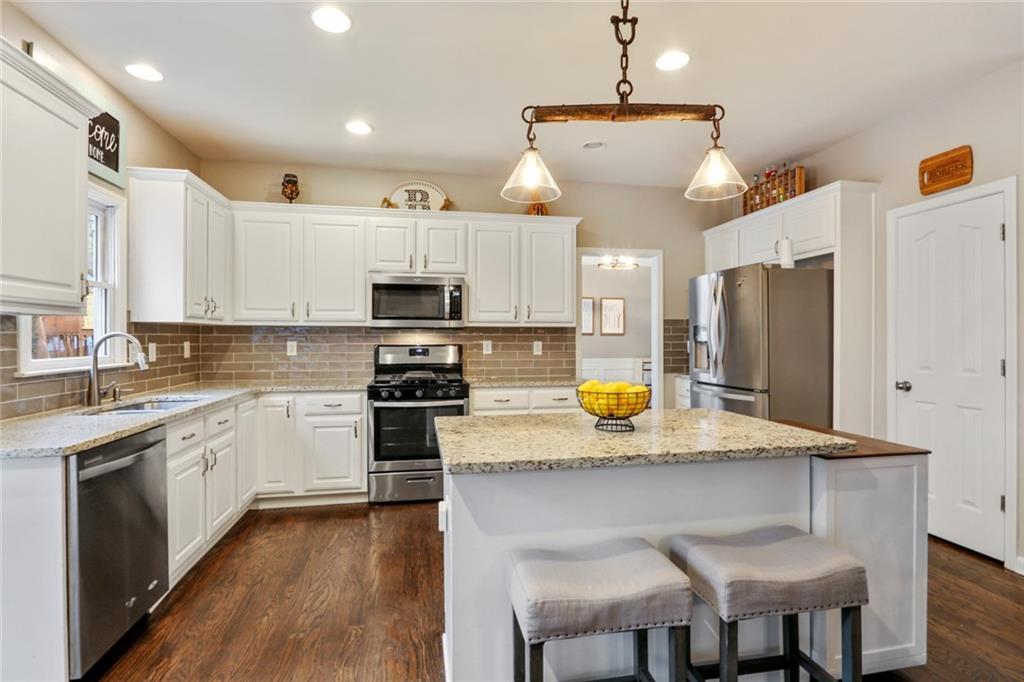 6085 Hampton Bluff Way