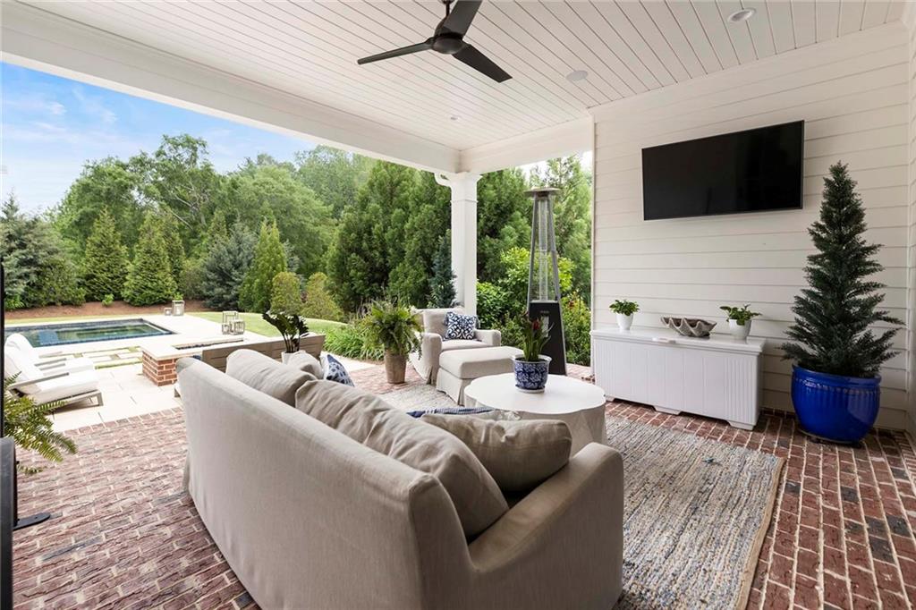 1012 Madison Hall Lane