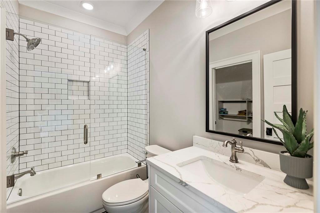 1012 Madison Hall Lane