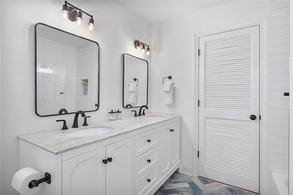 1160 Windsor Parkway Unit 3