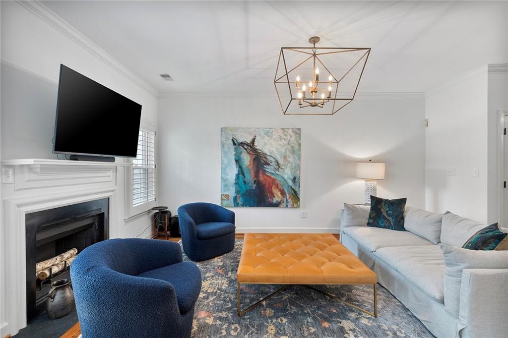 1160 Windsor Parkway Unit 3