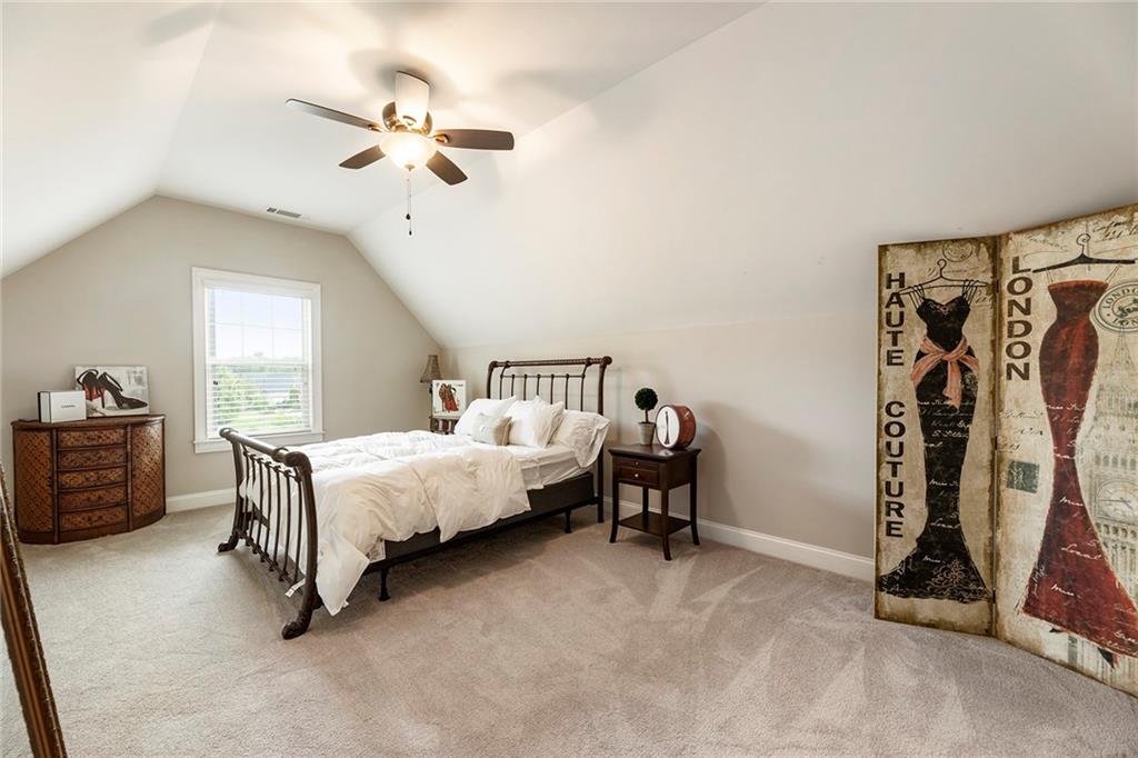 751 Creekside Bend