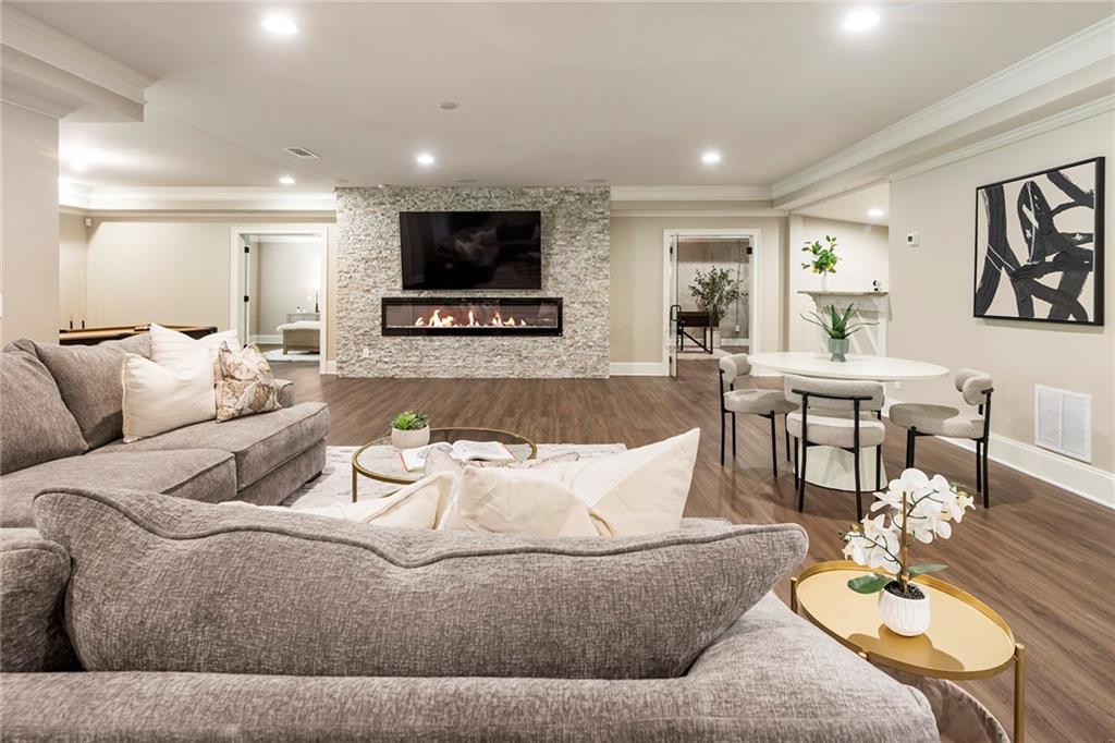 751 Creekside Bend