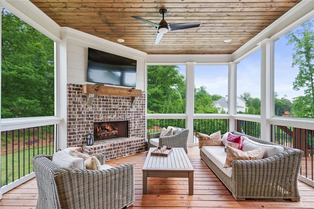1507 BON ENDRIOT Court