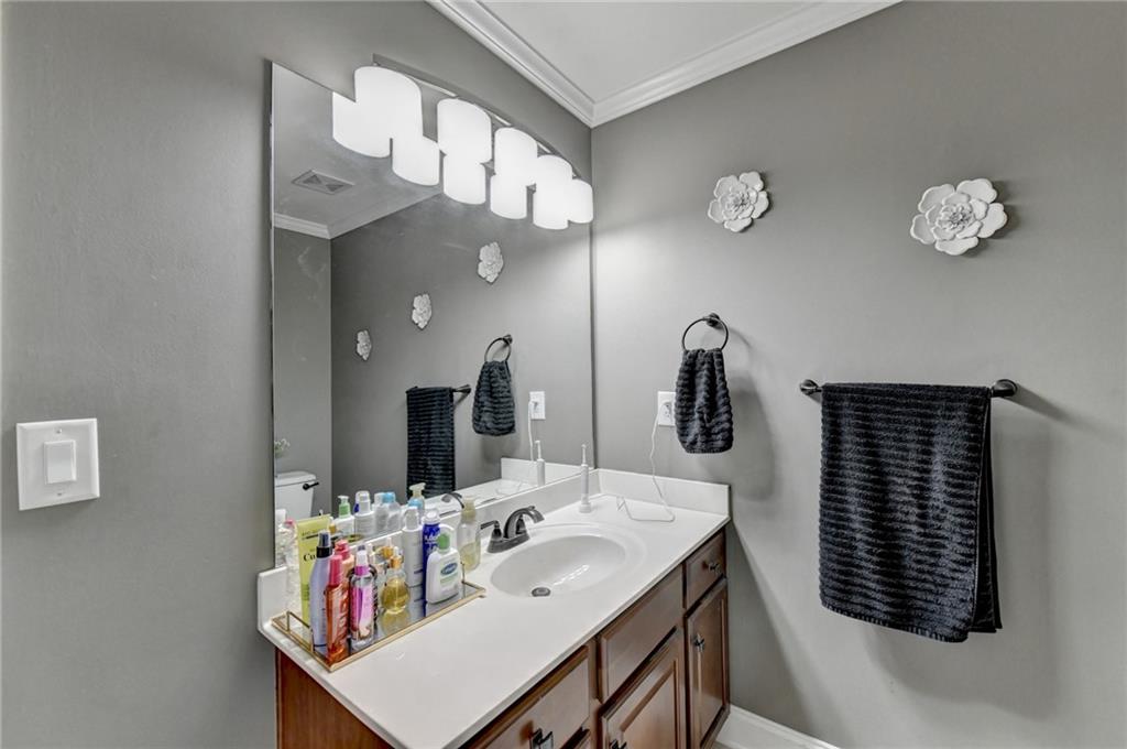215 Suwanee Place Court