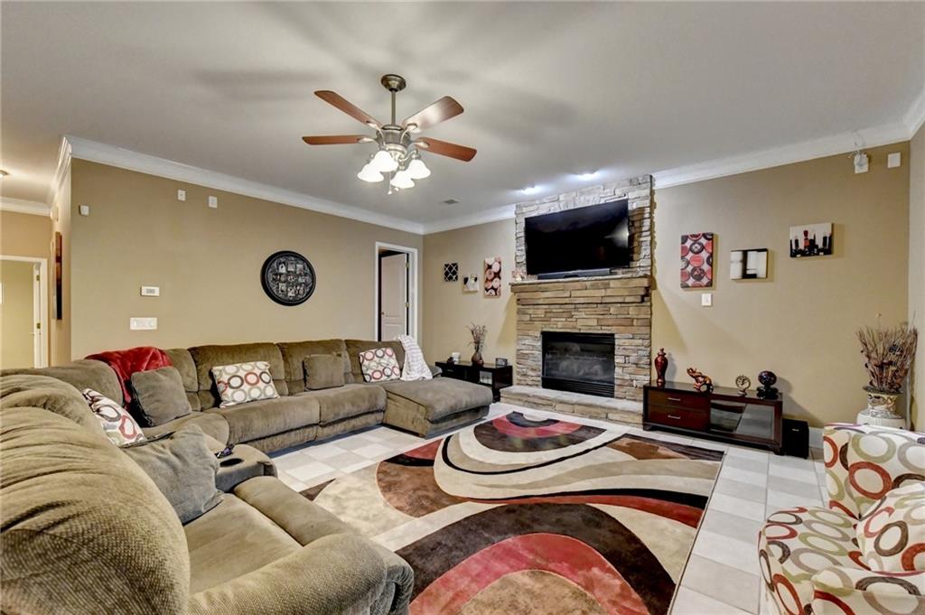 215 Suwanee Place Court