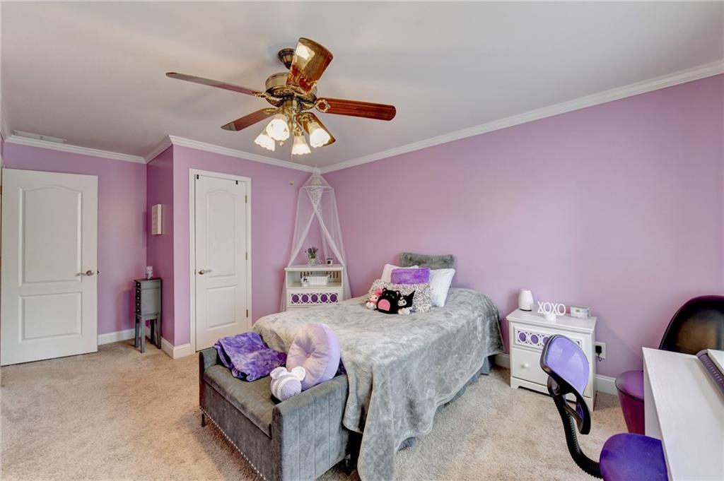 215 Suwanee Place Court