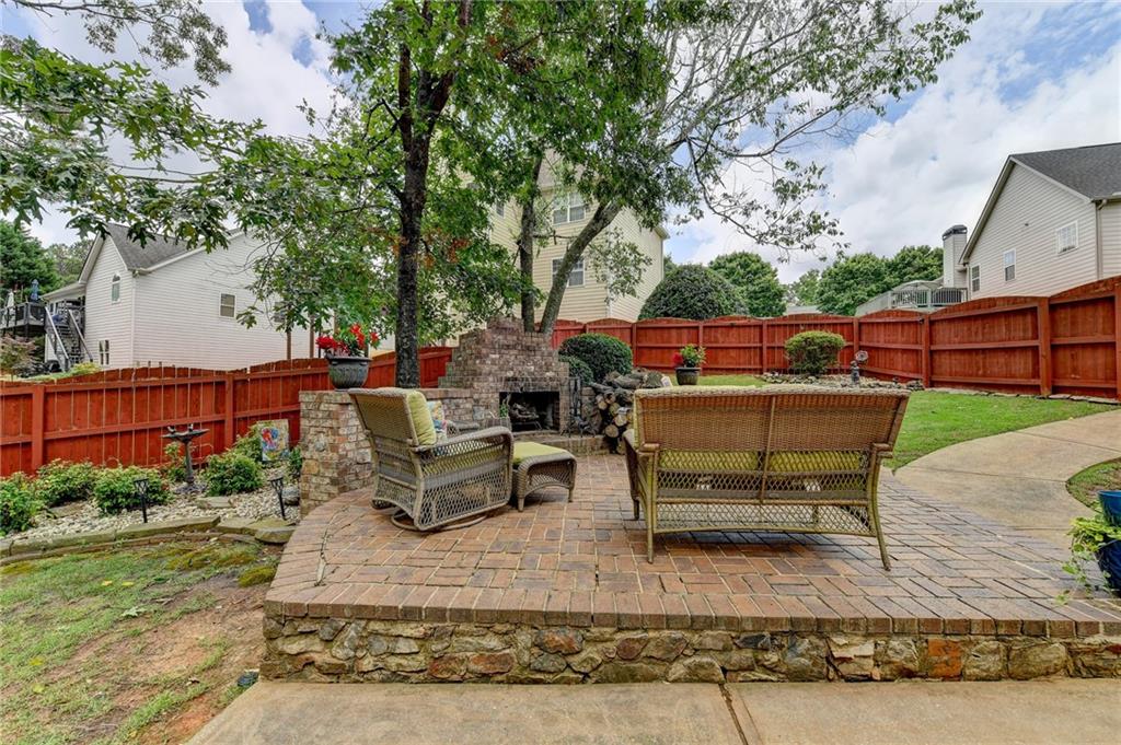 215 Suwanee Place Court