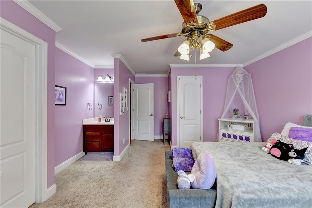 215 Suwanee Place Court