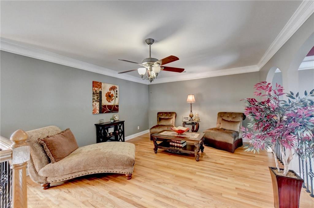 215 Suwanee Place Court