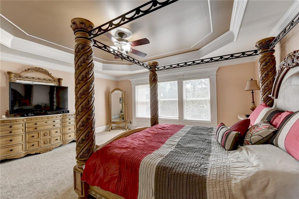 215 Suwanee Place Court