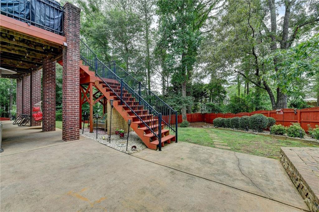 215 Suwanee Place Court