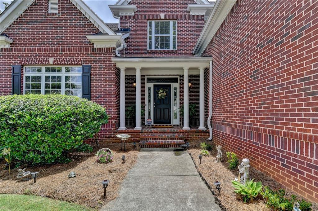 215 Suwanee Place Court